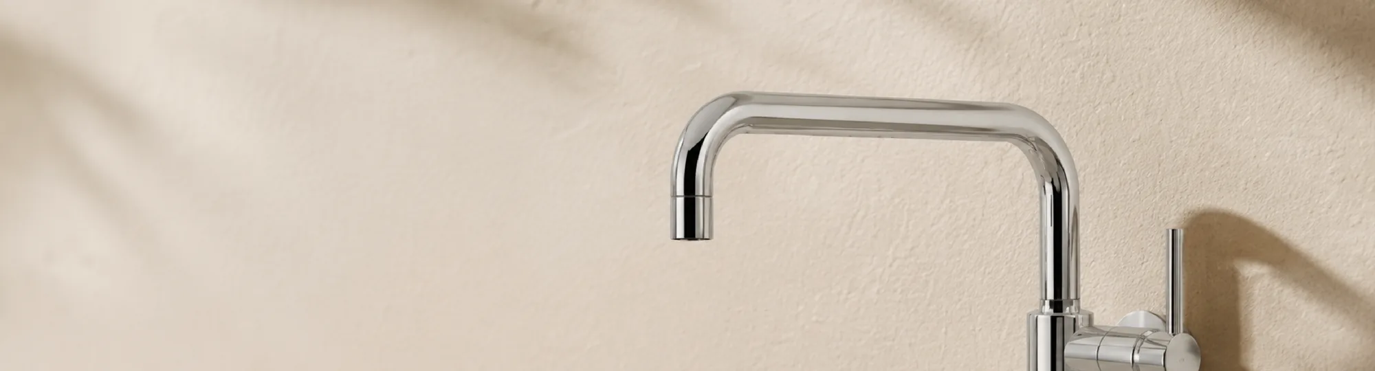 Accesorios de cocina: grifo cromado